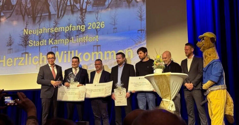 Neujahrsempfang 2026: Bürgermeister begrüßt rund 500 Gäste in der Stadthalle